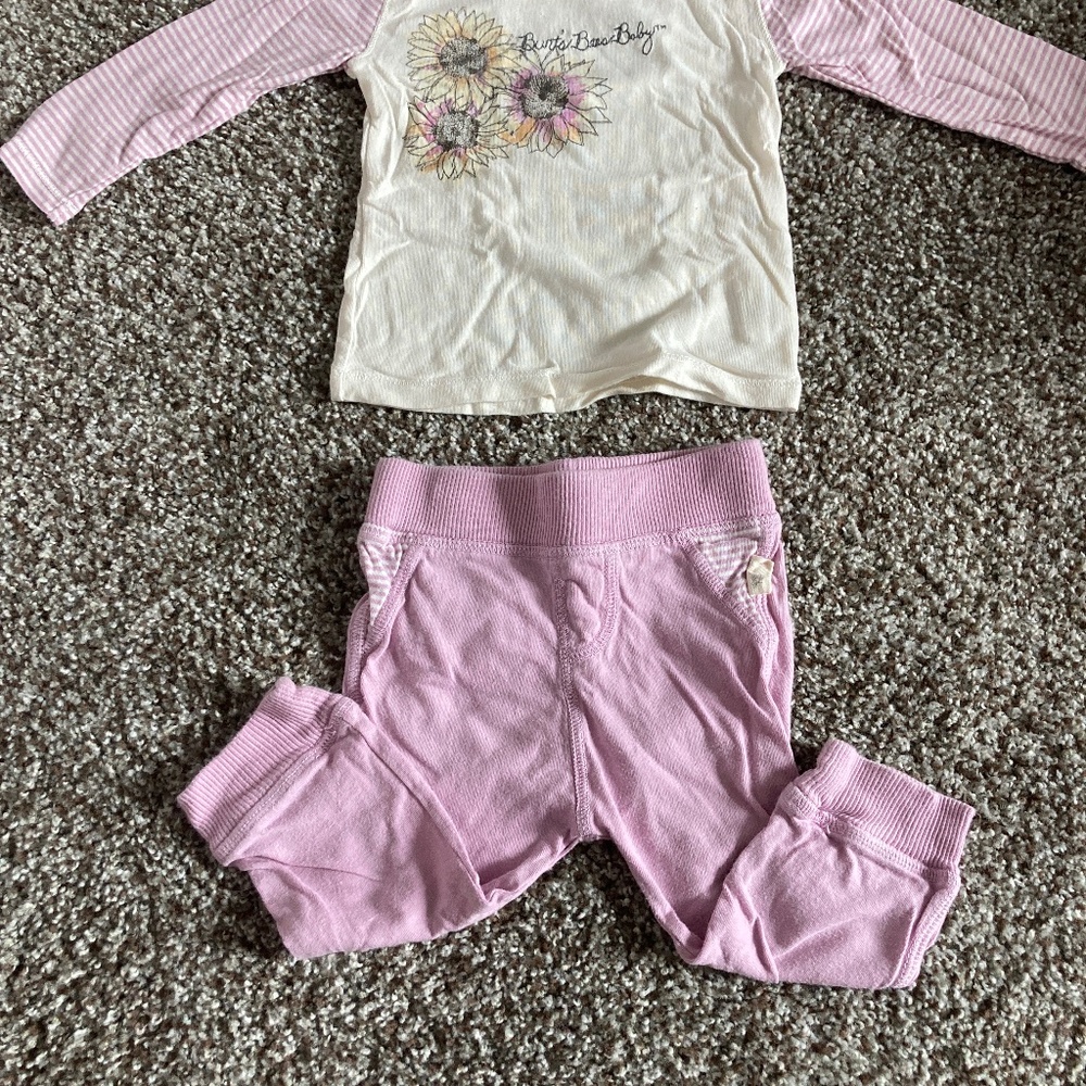 Baby girls Burt’s Bees pajama set floral size 0-3 months